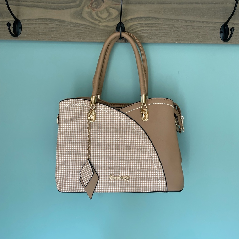 Chic Danbaloy Tan and Cream Satchel Purse  Like New Condition!!!